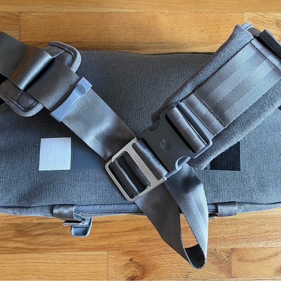 Incase Ari Marcopoulos Camera Bag - Picture 4 of 11